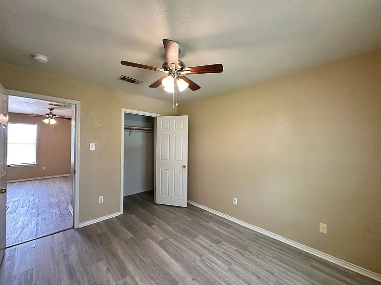 1704 Spring Rose Cir — Photo 18