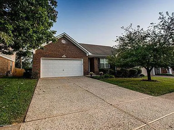 4702 Oak Pointe Dr, Louisville, KY 40245