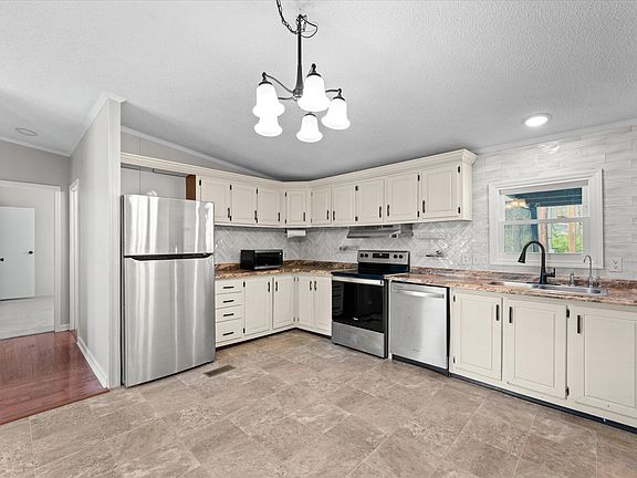 2nd image of 215 Wall St