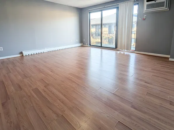 343 Pawtucket Blvd, Lowell, MA