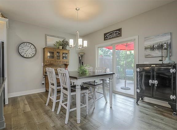 3rd image of 823 NE Lone Hill Dr
