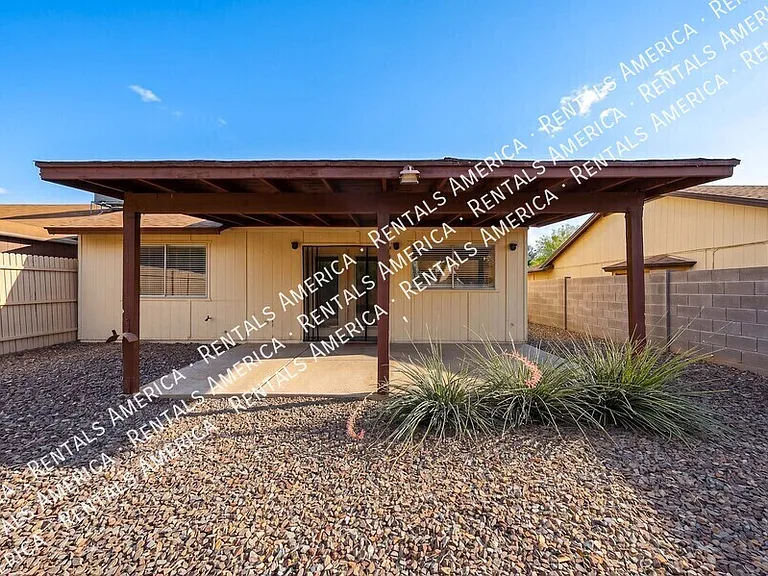 2842 E Irwin Ave — Photo 31