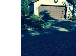 2 Pinewood Dr, Medina, OH 44256