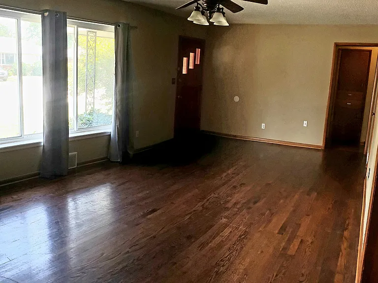 Living look NE to entry