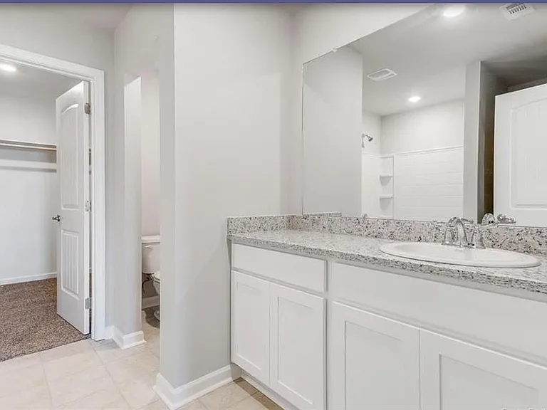 341 Sawyer — Photo 16