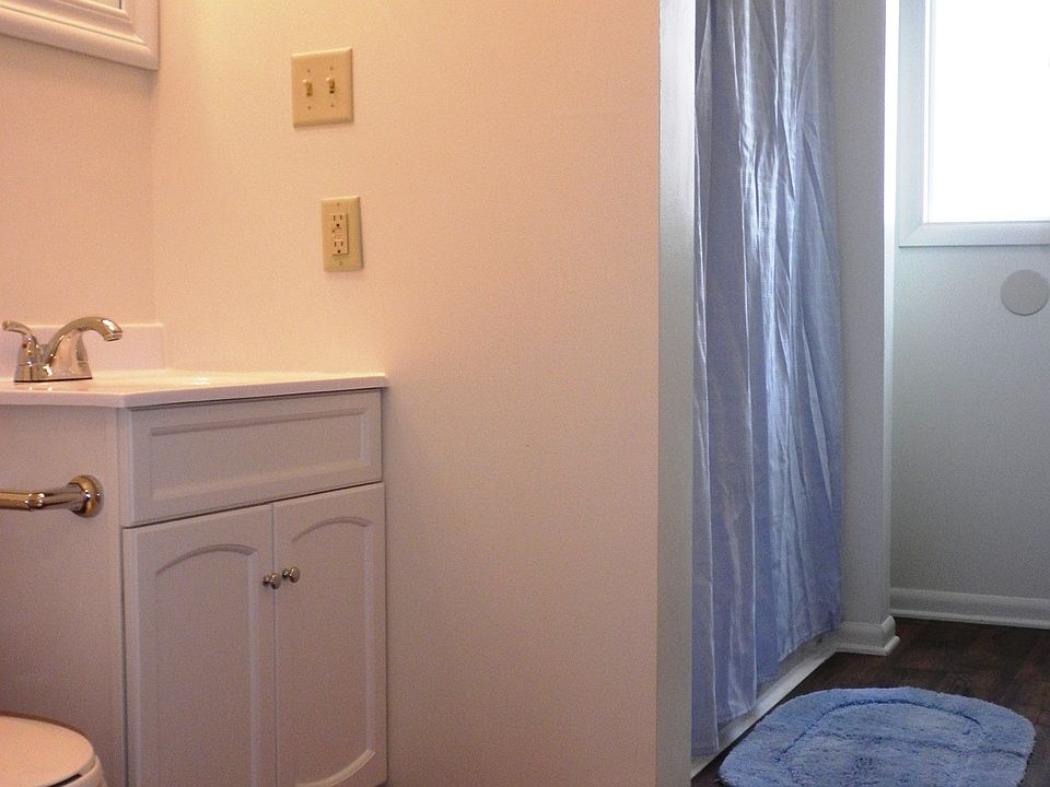 2nd image of 307 E 19th St APT 7