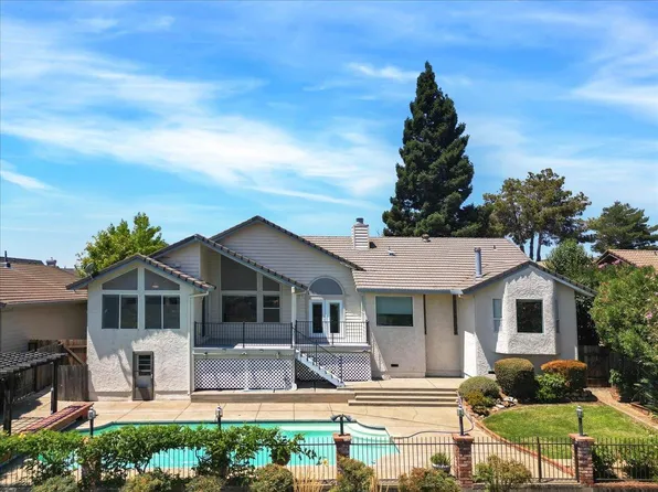 892 El Oro Dr, Auburn, CA 95603