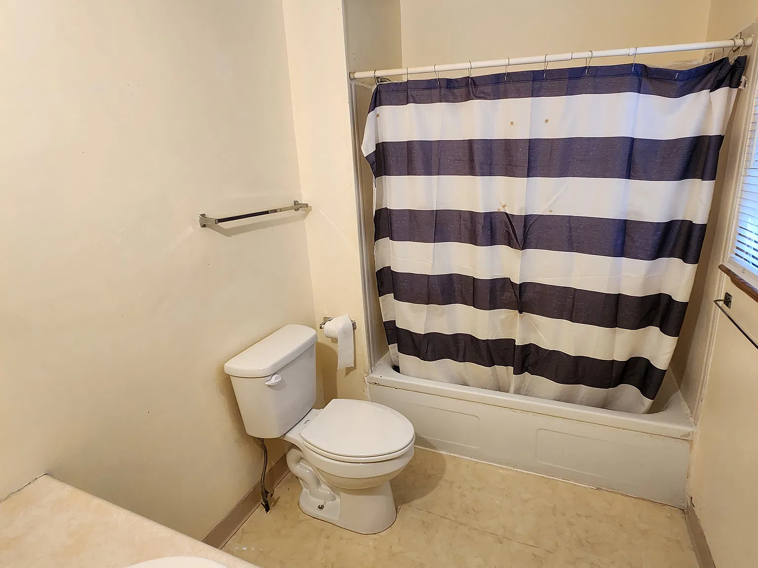 408 E Bond St — Photo 4