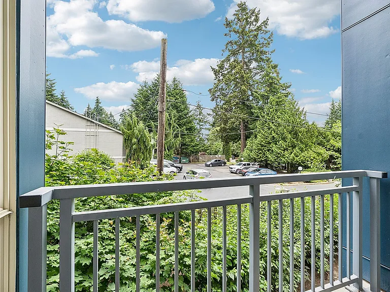 27-web-or-mls-1210 N 152nd St unit 227 Shoreline-S2606-011