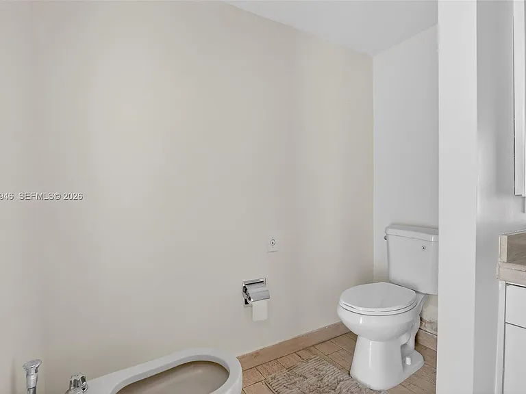 19707 Turnberry Way #7F — Photo 25