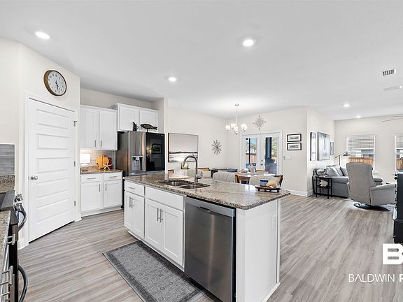4th image of 4134 Montague Dr