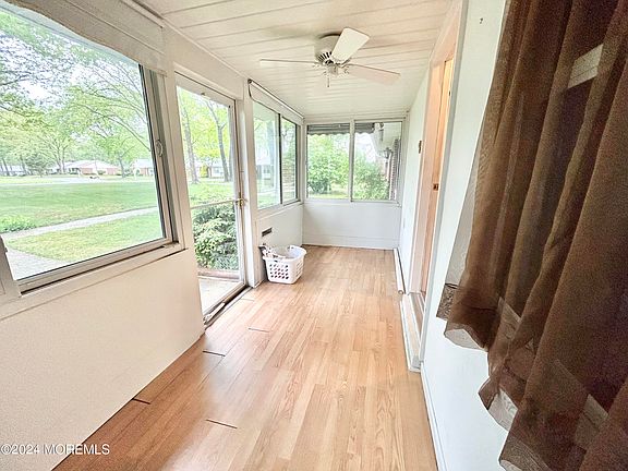 3rd image of 275A Kingston Court