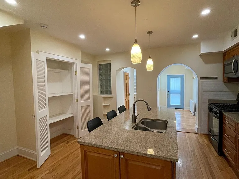 539 24th St NE — Photo 10