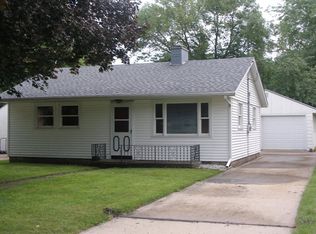 2221 11th St, Peru, IL 61354