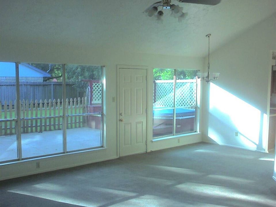 2nd image of 21122 Fernhollow Ln