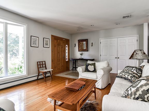 3rd image of 59 Eliot Hill Rd