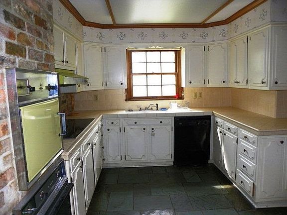 3rd image of 1004 Wildbriar Dr
