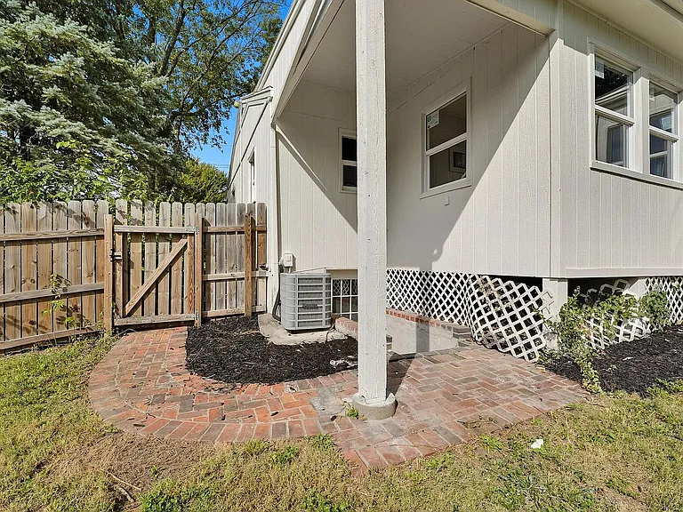 3605 SW Pryor Rd — Photo 19