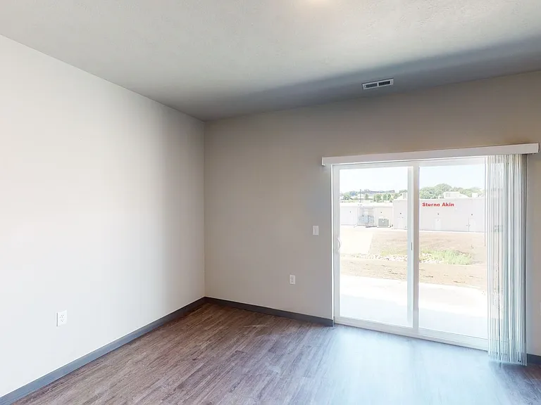 5800 Sunnybrook Plz — Photo 35