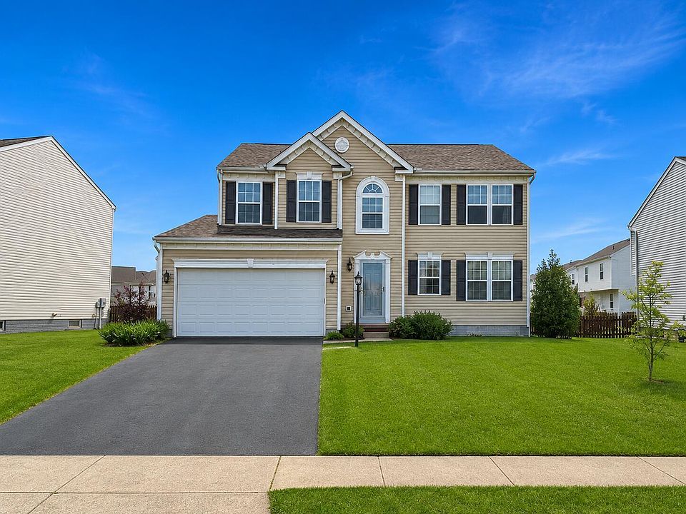 1st image of 304 Eagles Nest Ave