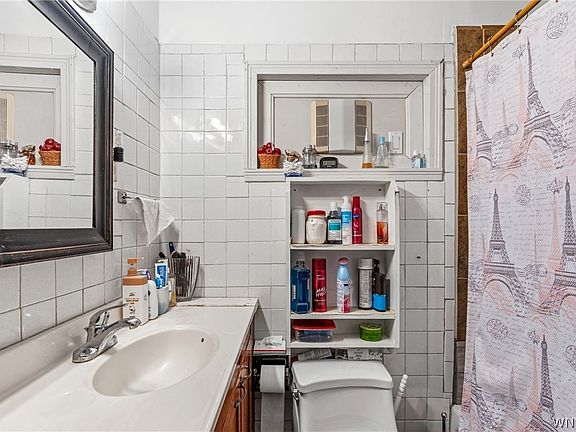 5th image of 1127 Walden Ave