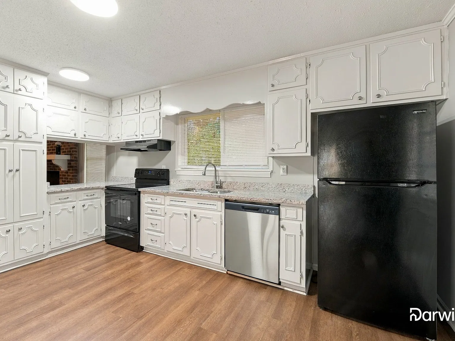 4 bed, 3.0 bath, 1584 sqft, $2,010 — Photo 3