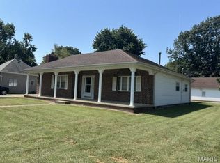 428 N 1st St, Witt, IL 62094