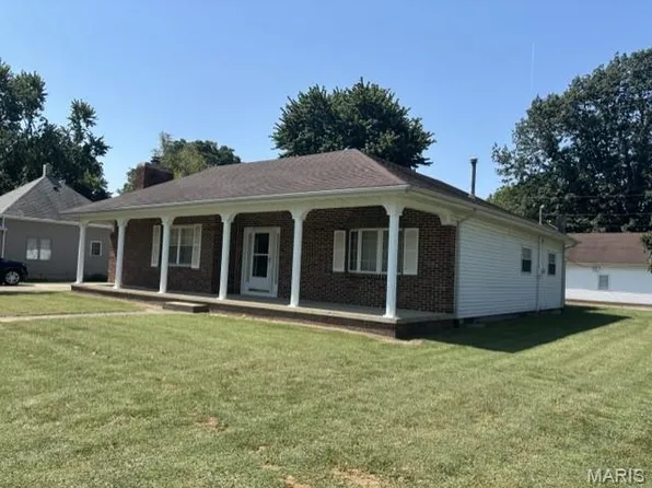 428 N 1st St, Witt, IL 62094