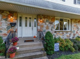 41 S Oak Ave, Clifton Heights, PA 19018