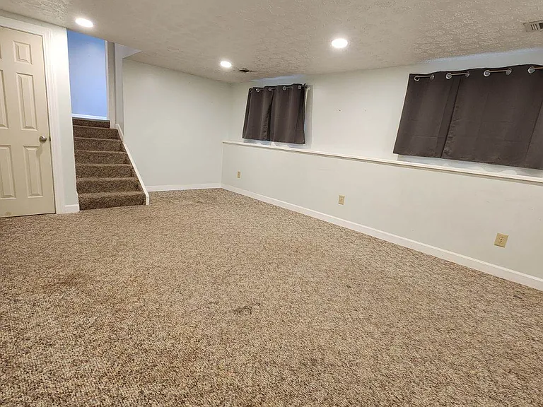1345 Helmsdale Dr — Photo 10