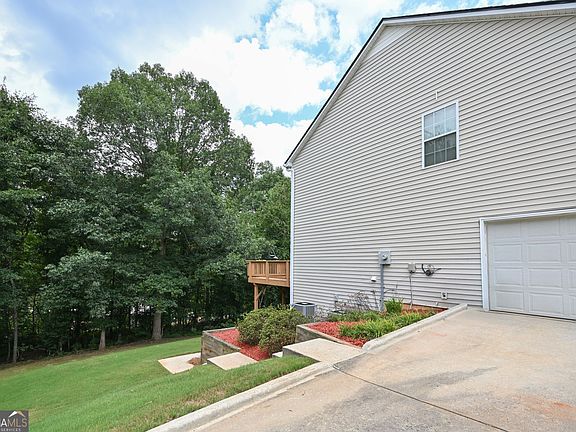 5th image of 529 Plantation Creek Dr