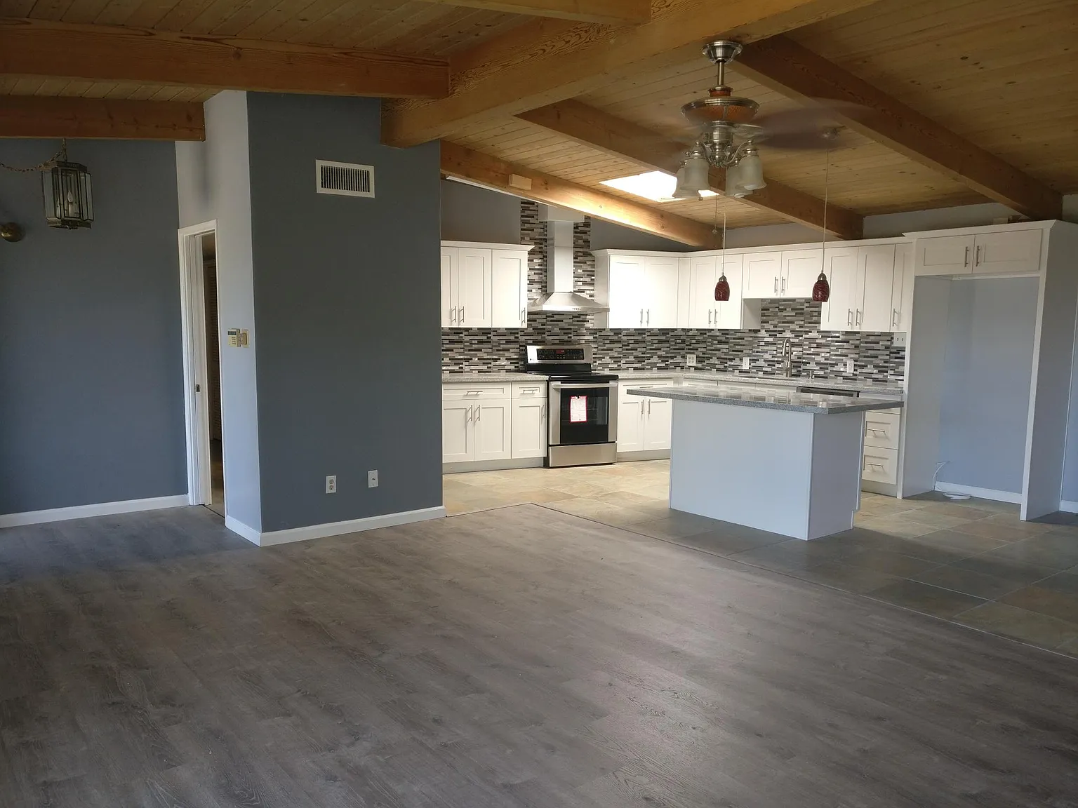 4 bed, 2008 sqft, $3,490 — Photo 2