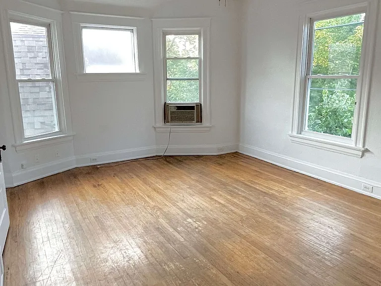 215 Lyon St — Photo 6