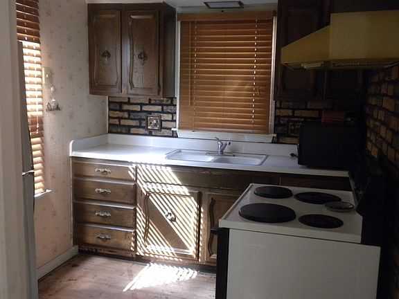 3rd image of 1720 Lotus Dr