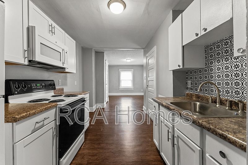 1st image of 528 1/2 E Raymond St