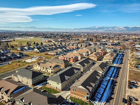Ariel View showing the complex, park and mountains.