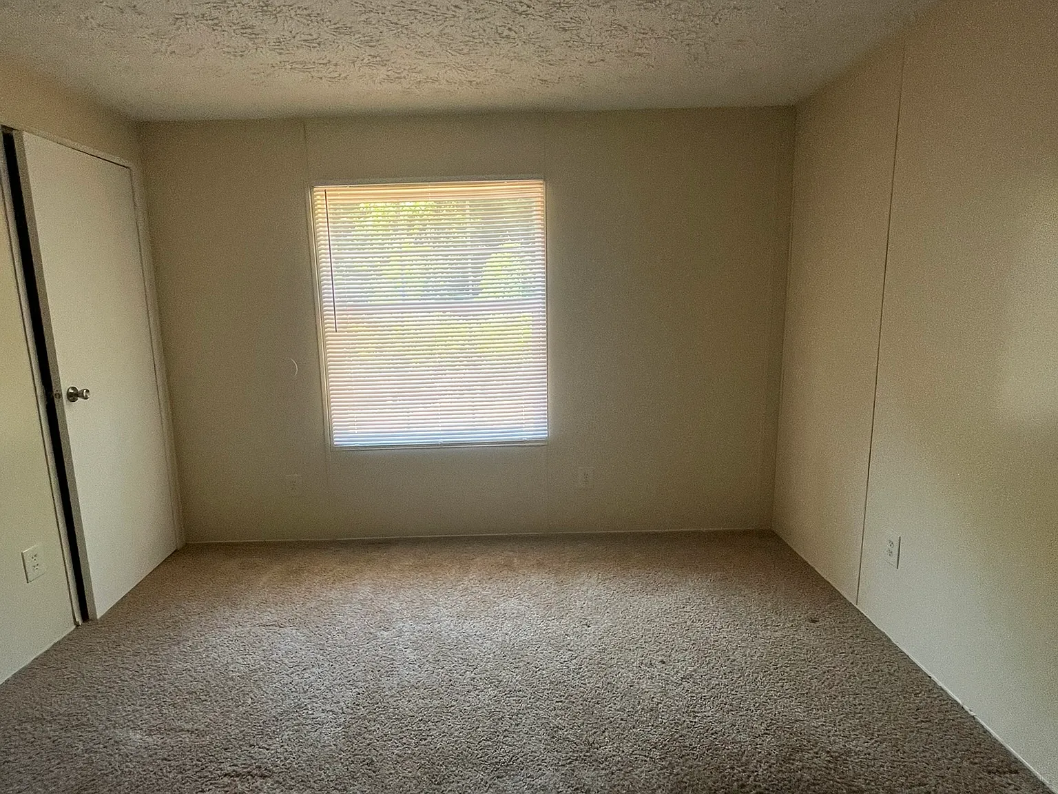 3 bed, $995 — Photo 2