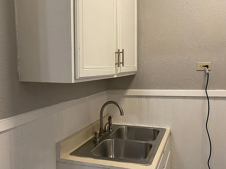 527 Cedar St — Photo 4