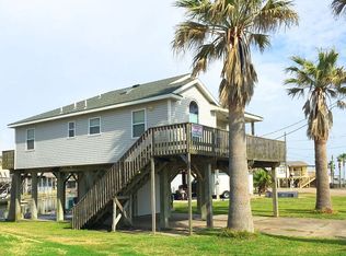 91 Dolphin Ln, Freeport, TX 77541