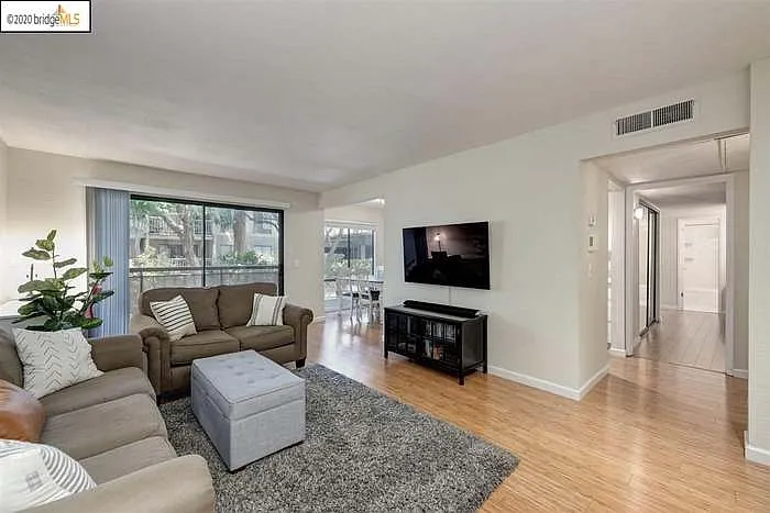 2 bed, 893 sqft, $2,900 — Photo 2