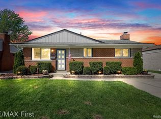 1049 Kenilworth Pl, Clawson, MI 48017