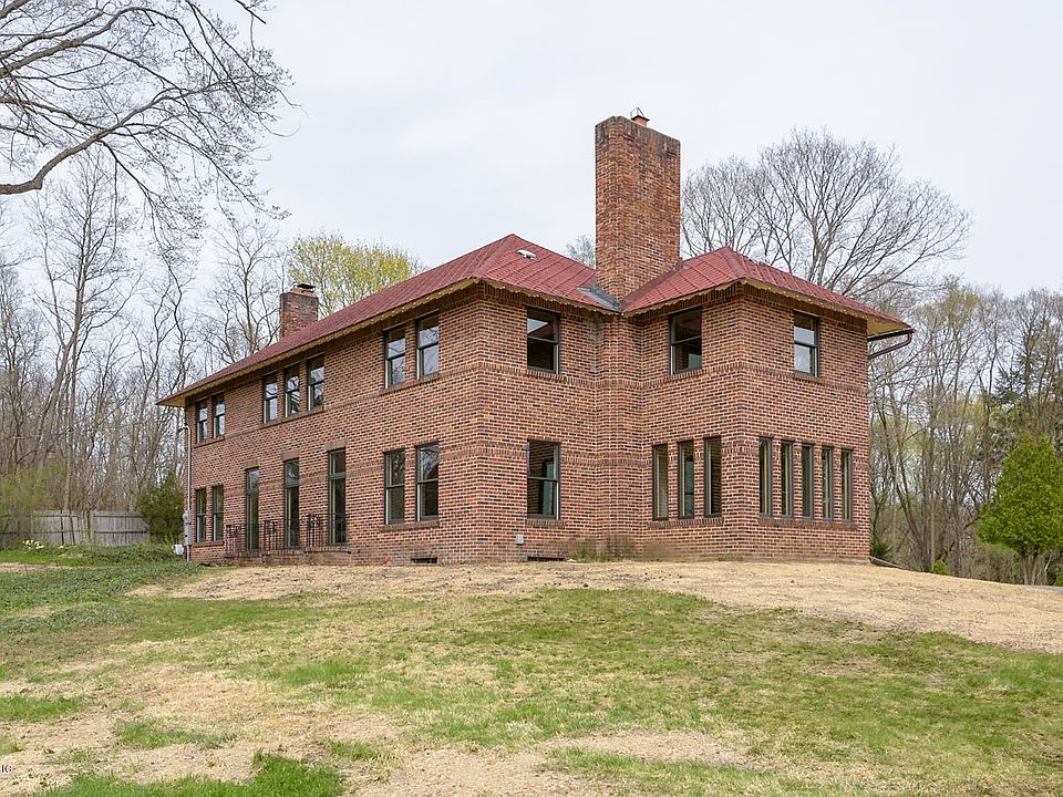 1st image of 384 Burgess Dr