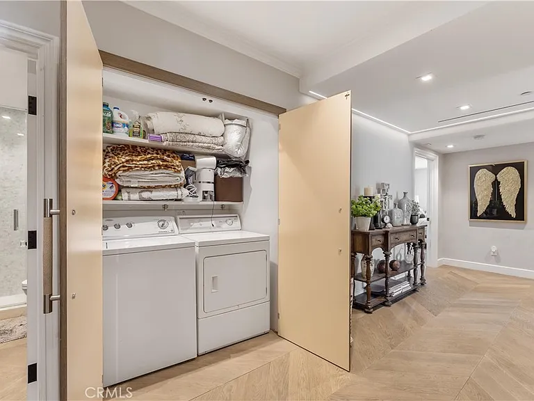 277 S Spalding Dr #201 — Photo 27