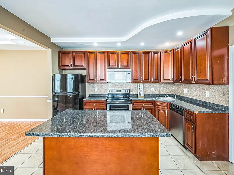 3817 Haverford Ave — Photo 8