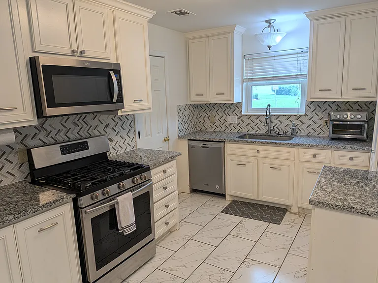 20257 Fieldtree Dr — Photo 3