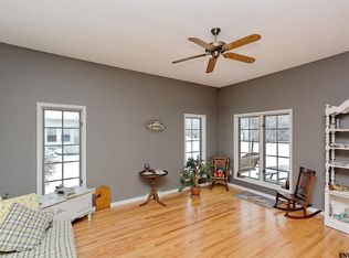 4 Robert Ln, Rensselaer, NY 12144