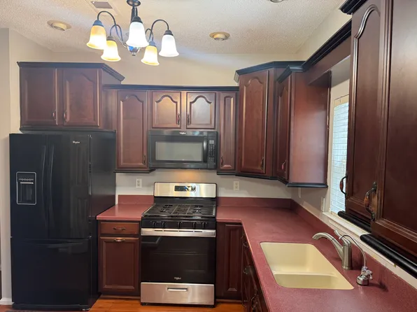 3800 Pleasant Oaks Dr, Lawrenceville, GA 30044