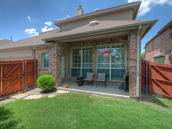 4th image of 6818 Lee Meadow Dr