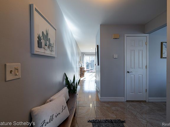 3rd image of 1863 Newporte Ct