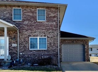 2199 Sunnyslope Dr, Dubuque, IA 52002